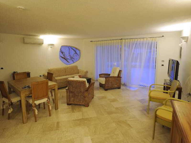 Residence Living Poltu Quatu Арцакена Экстерьер фото