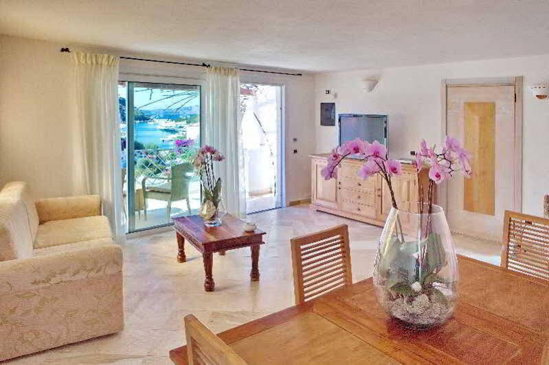 Residence Living Poltu Quatu Арцакена Экстерьер фото